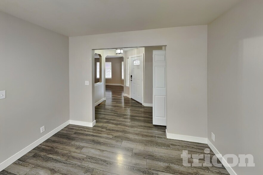 Building Photo - 2943 Lowren Loop