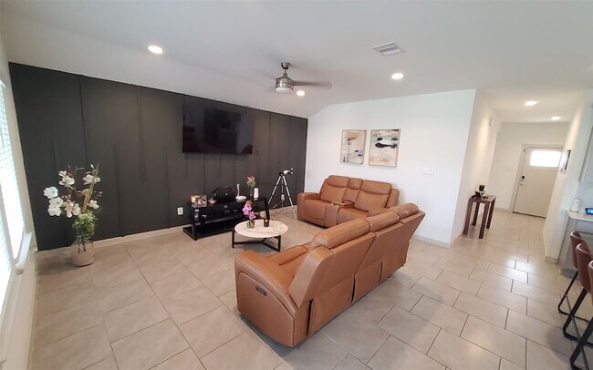 Building Photo - 3839 Sparkman Ln