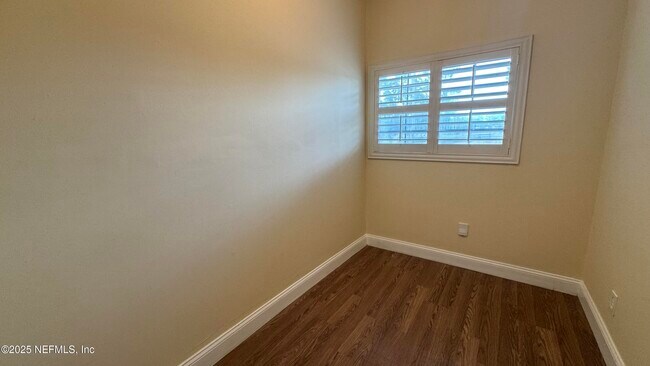 Building Photo - 2354 Leonid Rd