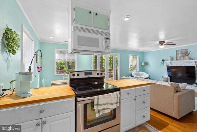 Building Photo - 303 Wilderness Dr