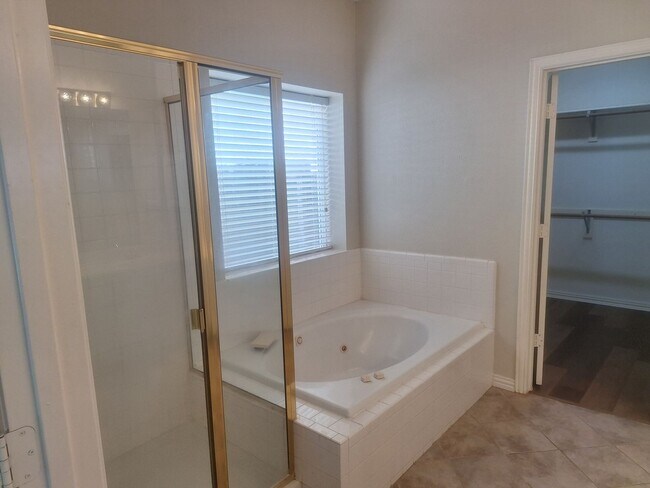 Building Photo - 5BR Fannin Farms Home with Dual Primary Suites & Pool