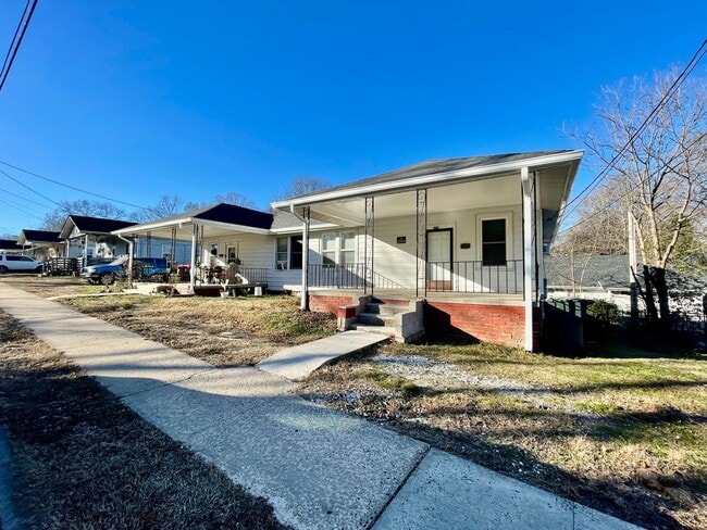 Building Photo - Adorable 2 bedroom, 1 bath duplex | Located in Gastonia