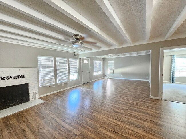 Building Photo - 2 Bedroom 2 Bathroom fully electric house ...