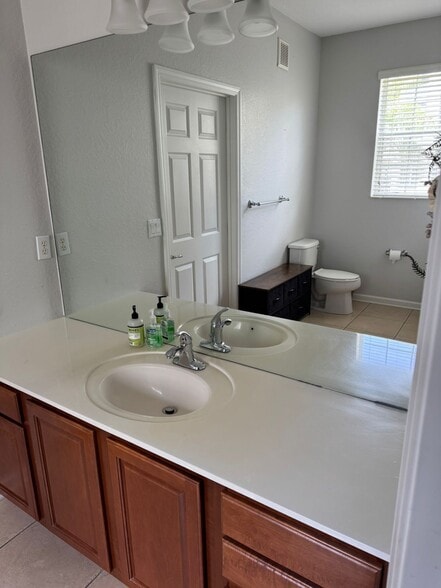 Building Photo - 4114 Breakview Dr