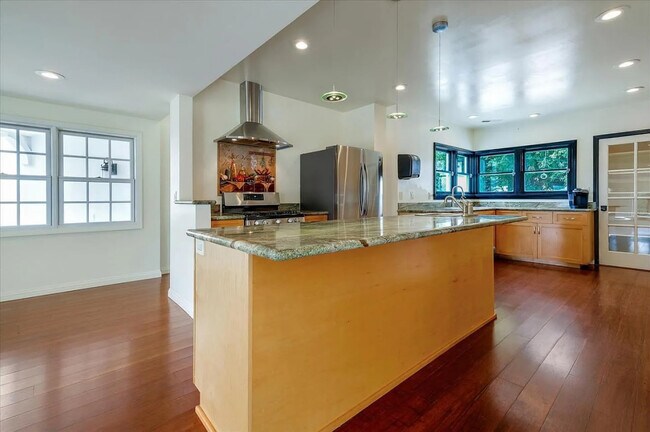 Building Photo - 1006 Hecker Pass Rd