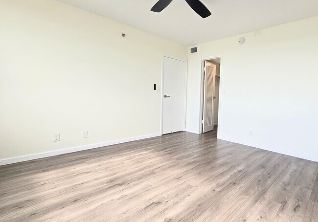 Building Photo - 3100 W Rolling Hills Cir