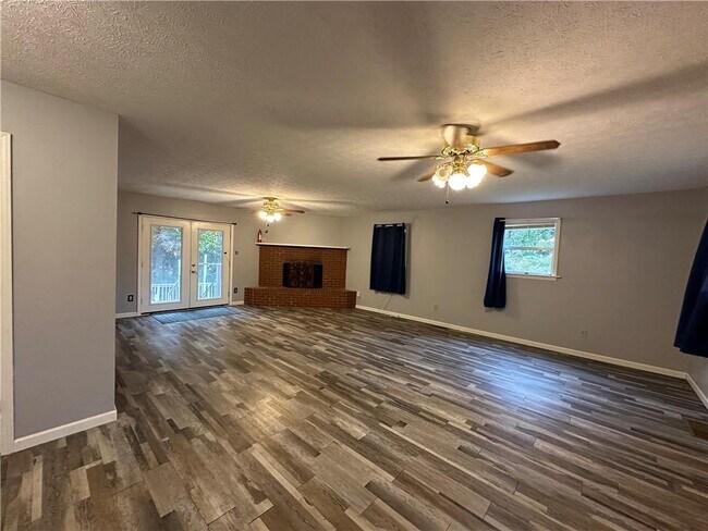 Building Photo - 7597 Rockbridge Rd SW