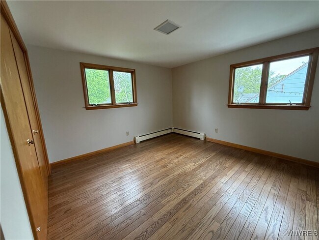 Building Photo - 437 Springville Ave