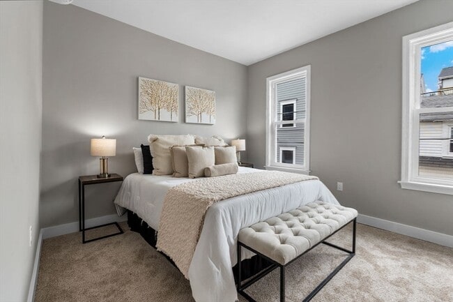 Building Photo - 362 Silver St