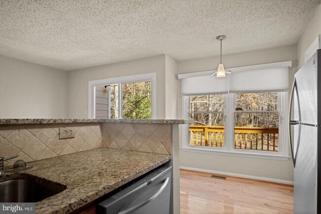 Building Photo - 1602 Oak Spring Way