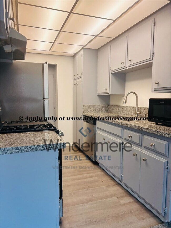 Building Photo - 127 Touchstone Pl