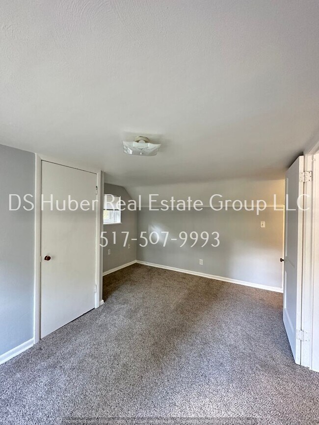 Building Photo - 305 E Everettdale-