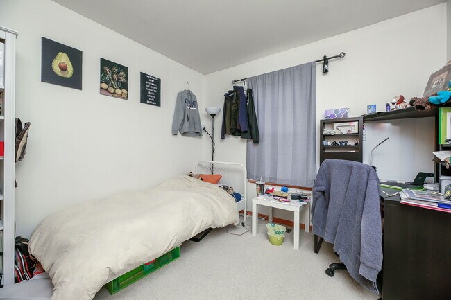 Building Photo - 904 Waterford Ln