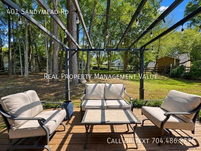 Building Photo - 401 Sandymead Rd
