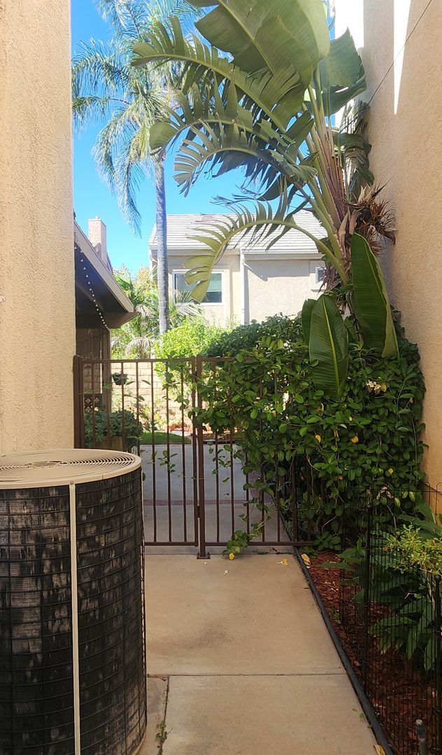 Building Photo - Amazing 2 story 4 bedroom home in Simi Val...