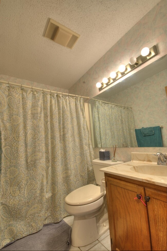 Building Photo - 49 Lake Dr