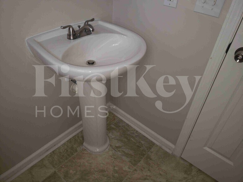 Building Photo - 3760 Thornaby Cir