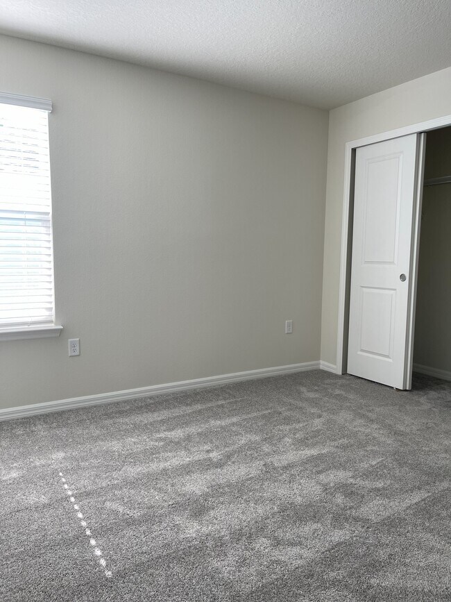 Building Photo - 3156 Emerald Acrs Ln