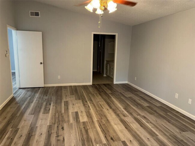 Building Photo - 6311 Dawnridge Dr