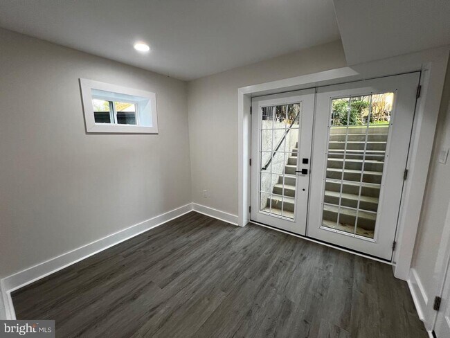 Building Photo - 920 Brompton St