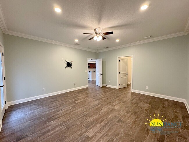 Building Photo - Prime Location: 4 Bedroom Home in Elliot Point Neighborhood, Fort Walton Beach!