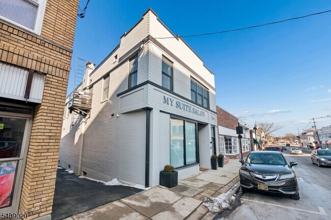 Building Photo - 268 Morris Ave