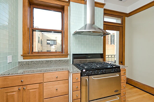 Building Photo - 5825 N Kenmore Ave