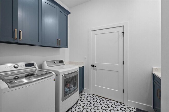 Building Photo - 2710 S 20th St