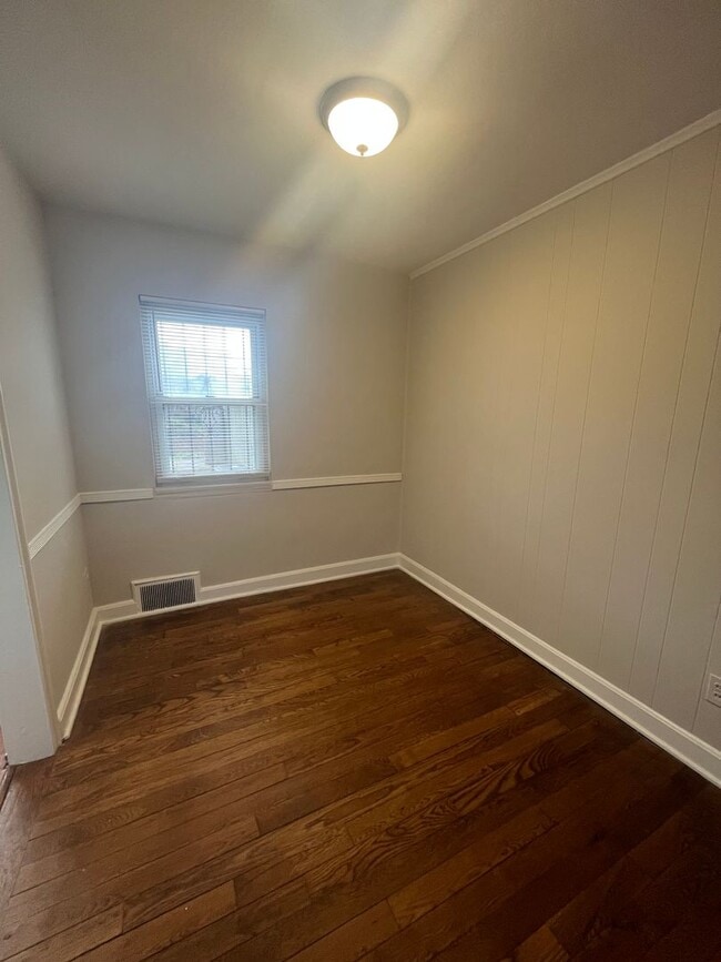 Building Photo - 409 Laverne Ave