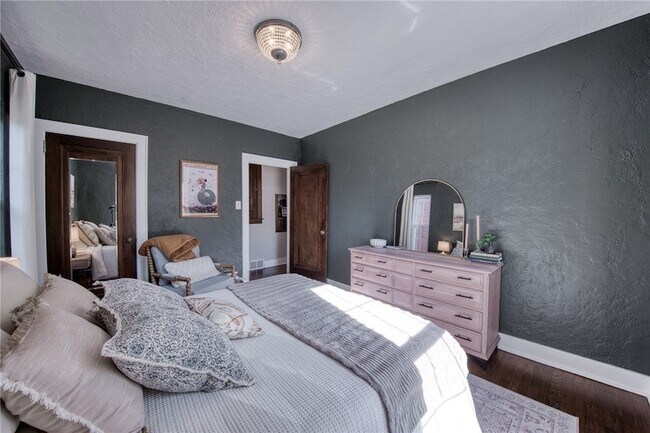 Building Photo - 261 Catalpa Pl