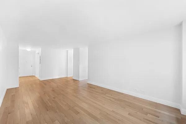 Building Photo - 250 W 88th St