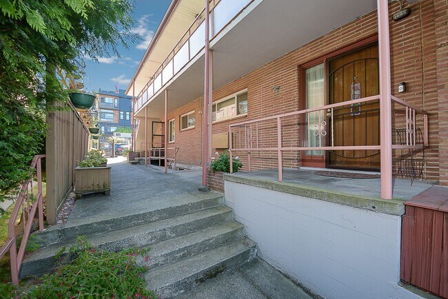 Building Photo - June Court Apartments