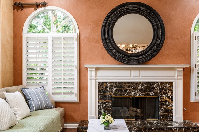 Building Photo - Elegant 5BR Furnished Estate with Pool & G...