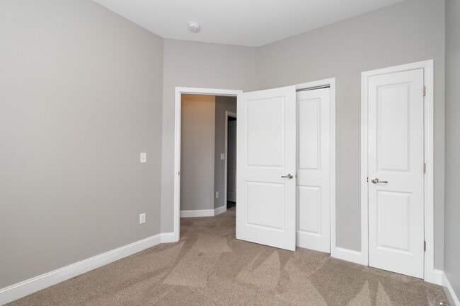 Building Photo - 4839 Lake Ln