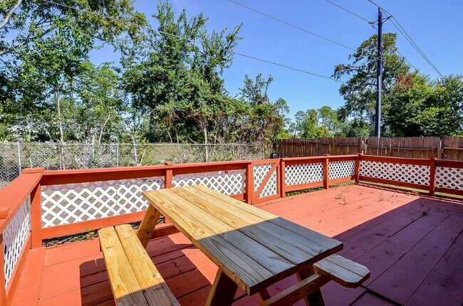 Building Photo - 522 Whippoorwill Dr