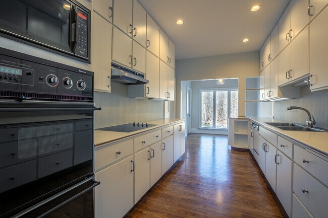 Building Photo - 15 Brandywine Falls Rd