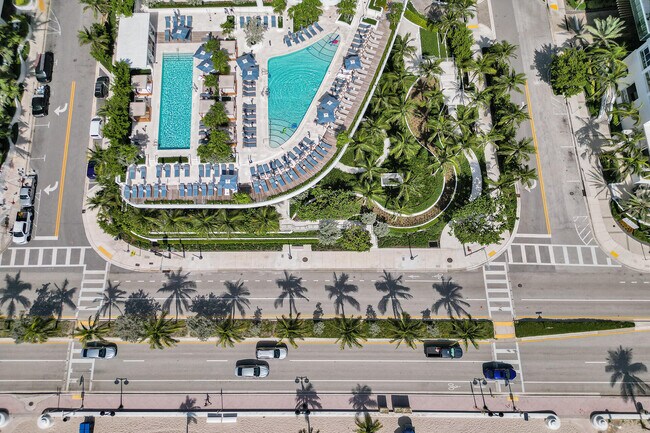 Building Photo - 525 N Fort Lauderdale Beach Blvd