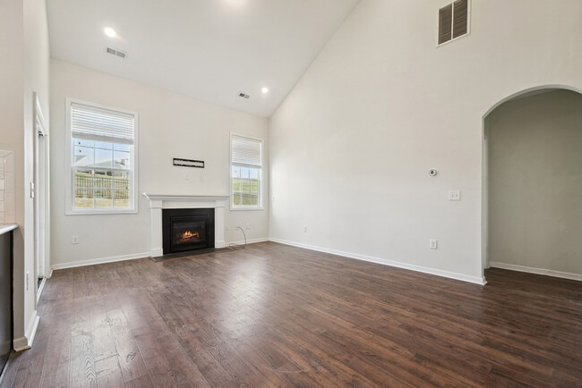 Building Photo - 2312 Longmont Dr