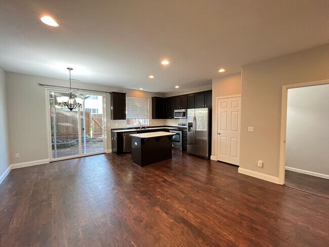 Building Photo - Super-Cute Townhouse! 3 bed + 2.5 baths w/ Fantastic Floor Plan! (A/C & Washer / Dryer included!)