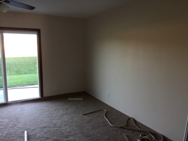 Living Room - 1902 Wrigley St