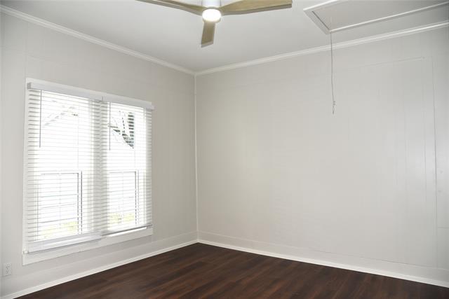 Building Photo - 900 W Chestnut St