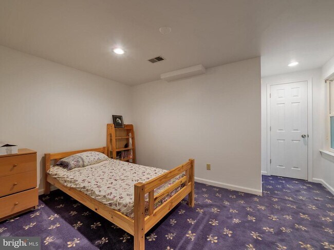 Building Photo - 6513 Kenhill Rd