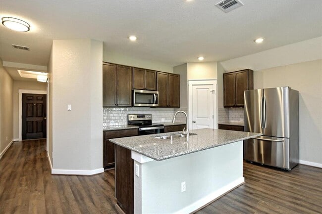 Building Photo - 201 Pearland St