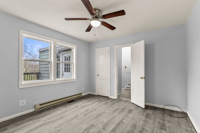 Building Photo - Charming Circlewood Cottage Available NOW!