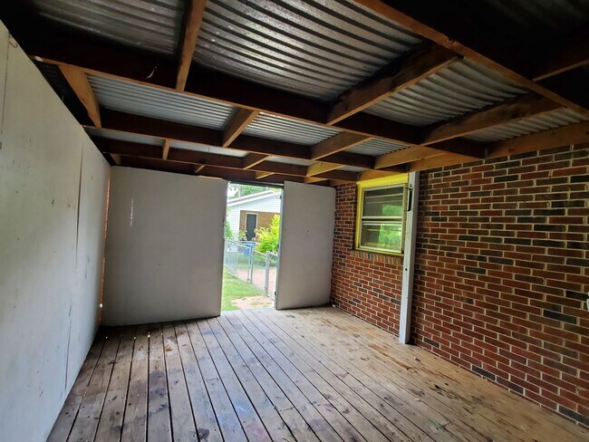 Building Photo - 1850 Dewsberry Pl