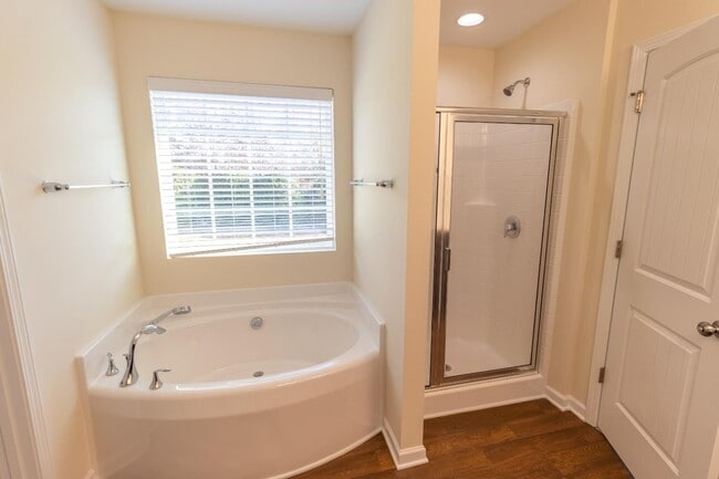 Building Photo - 2038 Sinclair Trce