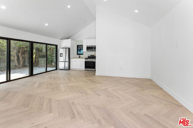 Building Photo - 8916 Ashcroft Ave