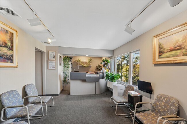 Building Photo - 714 E Park Ave