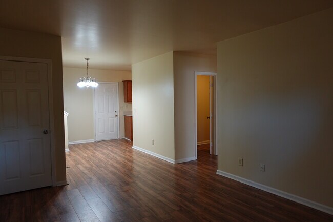 Dining Area - 264 James Albert Johnson Ave