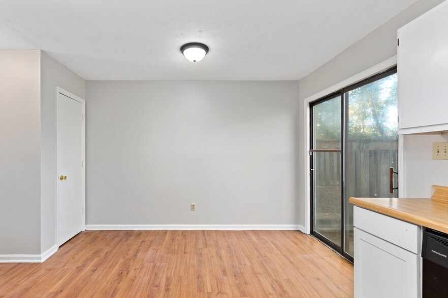 Building Photo - 5902 Aftonshire Dr